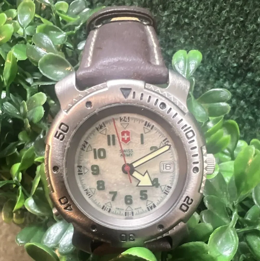 Swiss Army Quartz Analog Watch Date 100m Beige Dial Brown Leather Strap